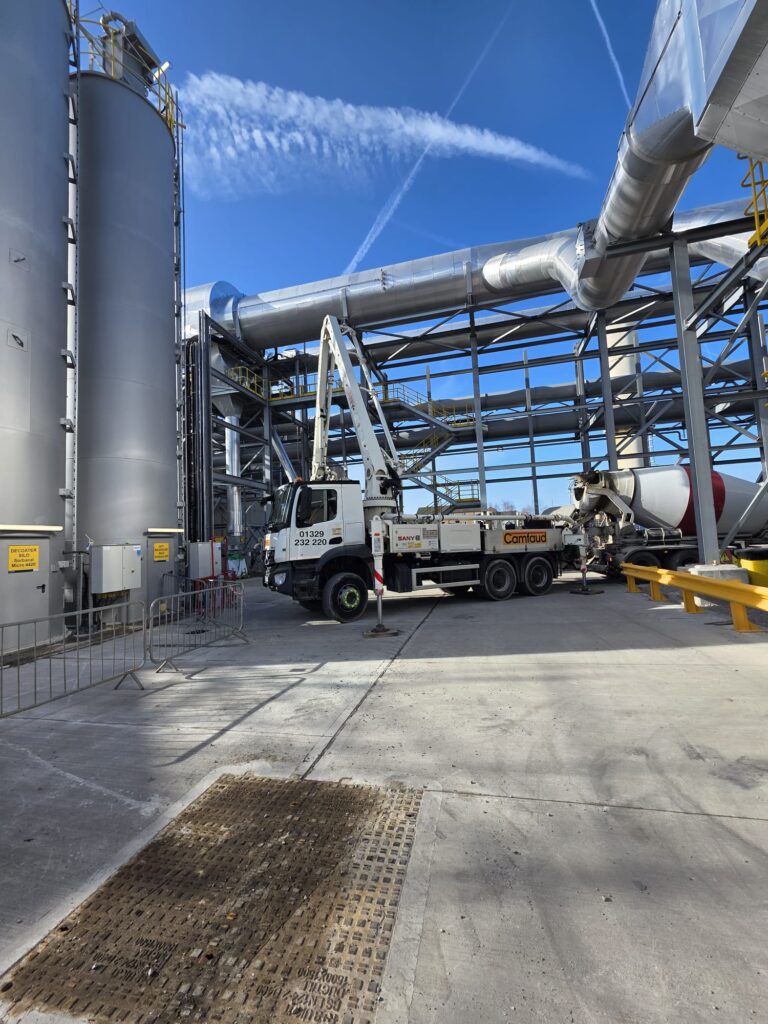 Sany M25 pouring concrete at aluminium recycling facility